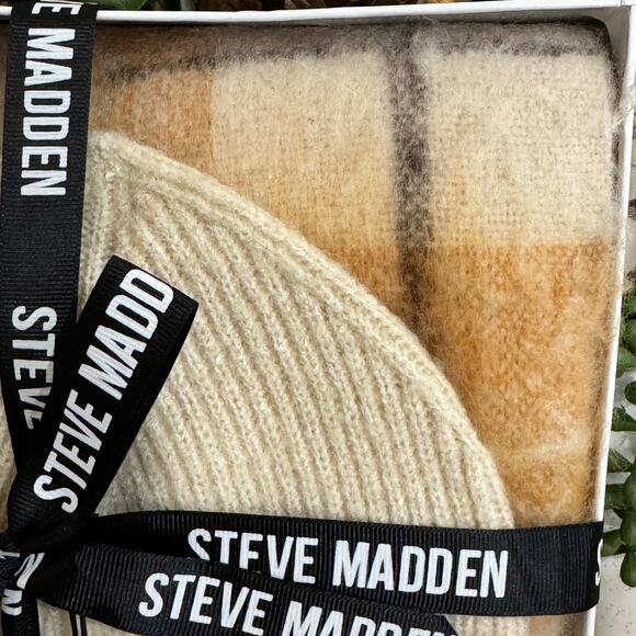 STEVE MADDEN Beanie & Brushed Scarf Gift Set NEW Cream Tan Winter Hat and Scarf - Picture 2 of 8